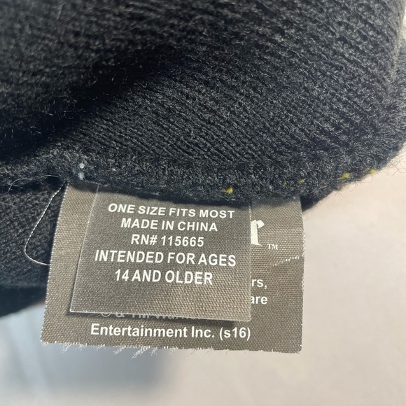 Harry Potter Hufflepuff Logo Crest Knit Cuff Pom Beanie Hat Cap Adult One size - Picture 7 of 7